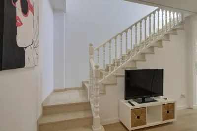 PRECIOSA CASA INDEPENDIENTE 24
