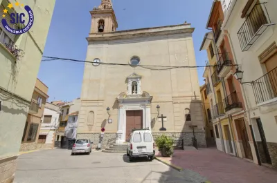 ENCANTADORA CASA EN LA BONITA POBLACIÓN DE NAVAJAS 38