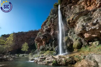 ENCANTADORA CASA EN LA BONITA POBLACIÓN DE NAVAJAS 42