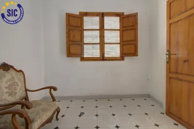 AMPLIA CASA DE PUEBLO EN LA LLOSA 11