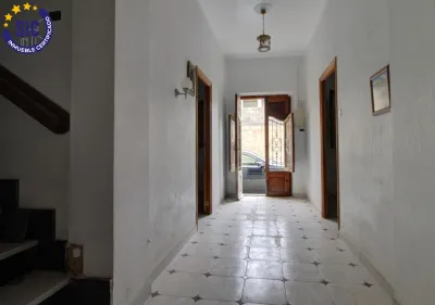 AMPLIA CASA DE PUEBLO EN LA LLOSA 14