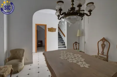 AMPLIA CASA DE PUEBLO EN LA LLOSA 18