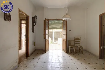 AMPLIA CASA DE PUEBLO EN LA LLOSA 22