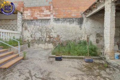 AMPLIA CASA DE PUEBLO EN LA LLOSA 35