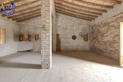 AMPLIA CASA DE PUEBLO EN LA LLOSA 47