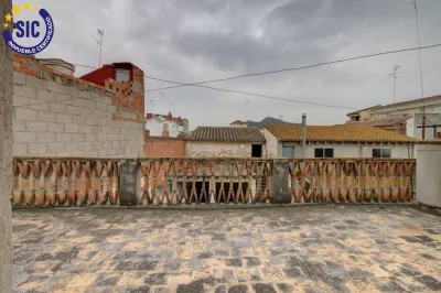 AMPLIA CASA DE PUEBLO EN LA LLOSA 52