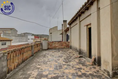 AMPLIA CASA DE PUEBLO EN LA LLOSA 53