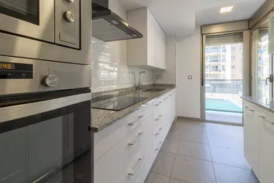 Vive en un residencial con piscina todo el año 11