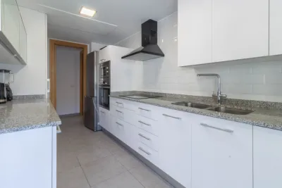 Vive en un residencial con piscina todo el año 12