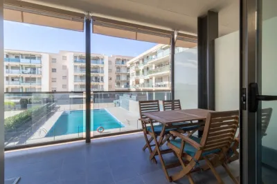 Vive en un residencial con piscina todo el año 0