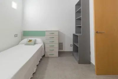 Vive en un residencial con piscina todo el año 26