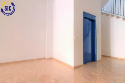 AMPLIO Y LUMINOSO PISO EN ALMENARA 42