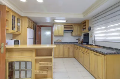 AMPLIO PISO EN EL CENTRO DE VALL DUIXO 14