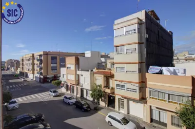 PISO EN NULES CERCA DE LA ESTACIÓN DE TREN 17