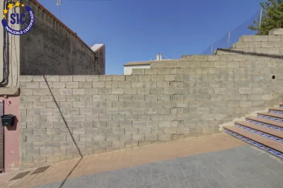 ESTUPENDO SOLAR EN LA LLOSA 10