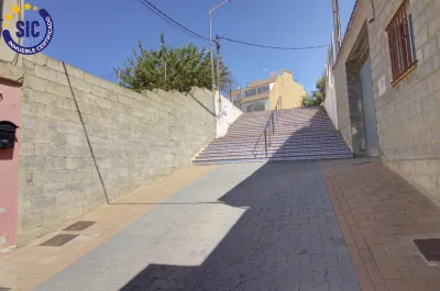 ESTUPENDO SOLAR EN LA LLOSA 11