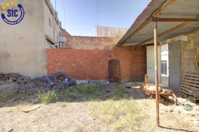 ESTUPENDO SOLAR EN LA LLOSA 7