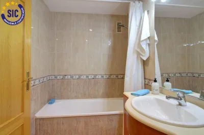 AMPLIO PISO CON GARAJE Y TRASTERO 15