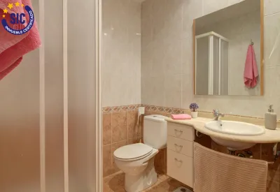 AMPLIO PISO CON GARAJE Y TRASTERO 19