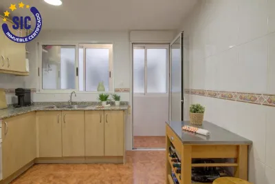 AMPLIO PISO CON GARAJE Y TRASTERO 23