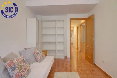 AMPLIO PISO CON GARAJE Y TRASTERO 29