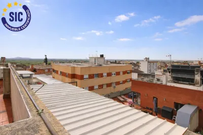 AMPLIO PISO CON GARAJE Y TRASTERO 37