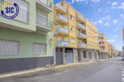 AMPLIO PISO CON GARAJE Y TRASTERO 50