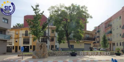 AMPLIO PISO CON GARAJE Y TRASTERO 57