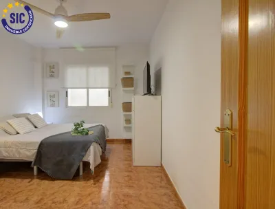 AMPLIO PISO CON GARAJE Y TRASTERO 8