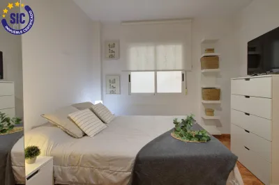 AMPLIO PISO CON GARAJE Y TRASTERO 9