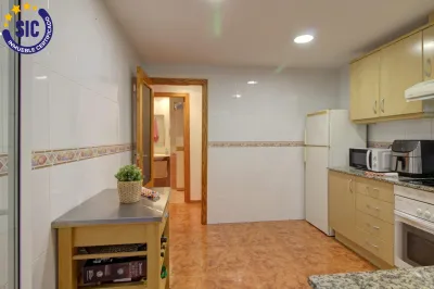 AMPLIO PISO CON GARAJE Y TRASTERO 26