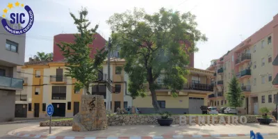 AMPLIO PISO CON GARAJE Y TRASTERO 57