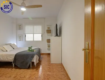 AMPLIO PISO CON GARAJE Y TRASTERO 8