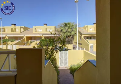 CHALET ADOSADO ESQUINERO A UN PASO DE LA PLAYA DE CORINTO 29