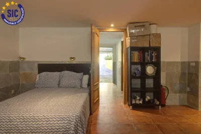CHALET ADOSADO ESQUINERO A UN PASO DE LA PLAYA DE CORINTO 35