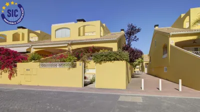 CHALET ADOSADO ESQUINERO A UN PASO DE LA PLAYA DE CORINTO 2