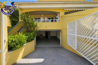 CHALET ADOSADO ESQUINERO A UN PASO DE LA PLAYA DE CORINTO 40