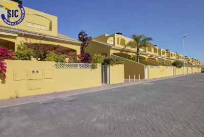 CHALET ADOSADO ESQUINERO A UN PASO DE LA PLAYA DE CORINTO 3