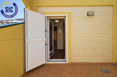 CHALET ADOSADO ESQUINERO A UN PASO DE LA PLAYA DE CORINTO 55