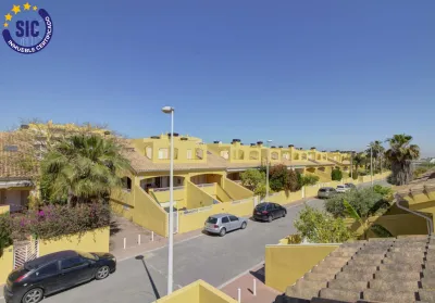 CHALET ADOSADO ESQUINERO A UN PASO DE LA PLAYA DE CORINTO 58