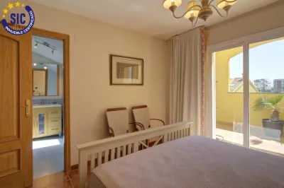 CHALET ADOSADO ESQUINERO A UN PASO DE LA PLAYA DE CORINTO 64