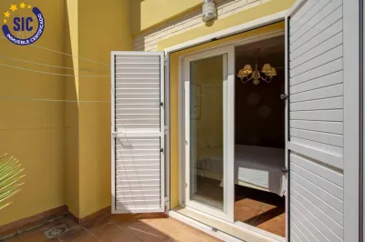 CHALET ADOSADO ESQUINERO A UN PASO DE LA PLAYA DE CORINTO 71