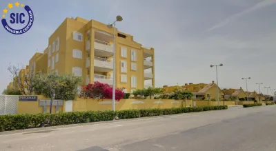 CHALET ADOSADO ESQUINERO A UN PASO DE LA PLAYA DE CORINTO 80