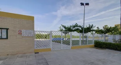 CHALET ADOSADO ESQUINERO A UN PASO DE LA PLAYA DE CORINTO 83