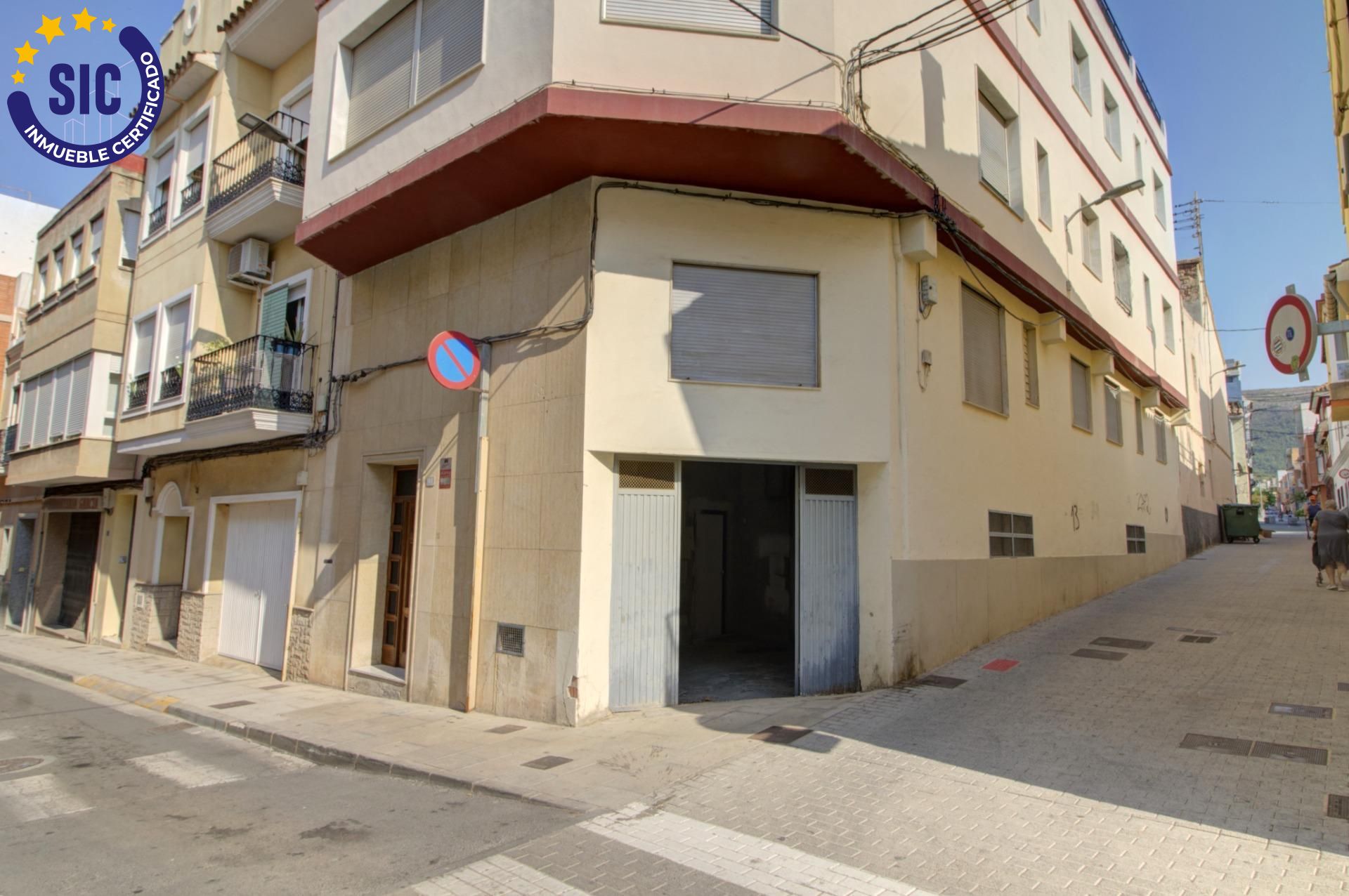 AMPLIO LOCAL CON MULTIPLES POSIBILIDADES EN VALL D'UIXO