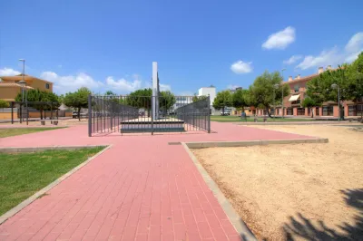 AMPLITUD Y LUZ CERCA DE LA ESTACIÓN DE ALMENARA 48