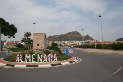 AMPLITUD Y LUZ CERCA DE LA ESTACIÓN DE ALMENARA 49