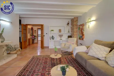 ESPACIOSA VIVIENDA FAMILIAR EN EL CORAZÓN DE ALMENARA 0