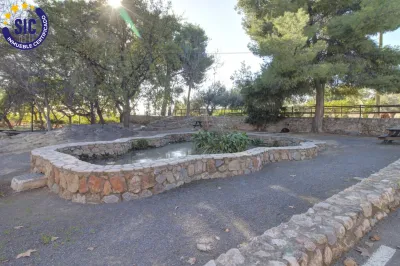 GARAJE CERRADO CON GRAN CAPACIDAD EN LA LLOSA 11