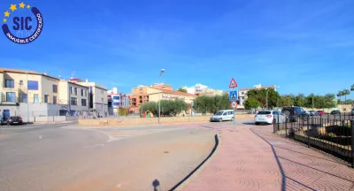 GARAJE CERRADO CON GRAN CAPACIDAD EN LA LLOSA 17